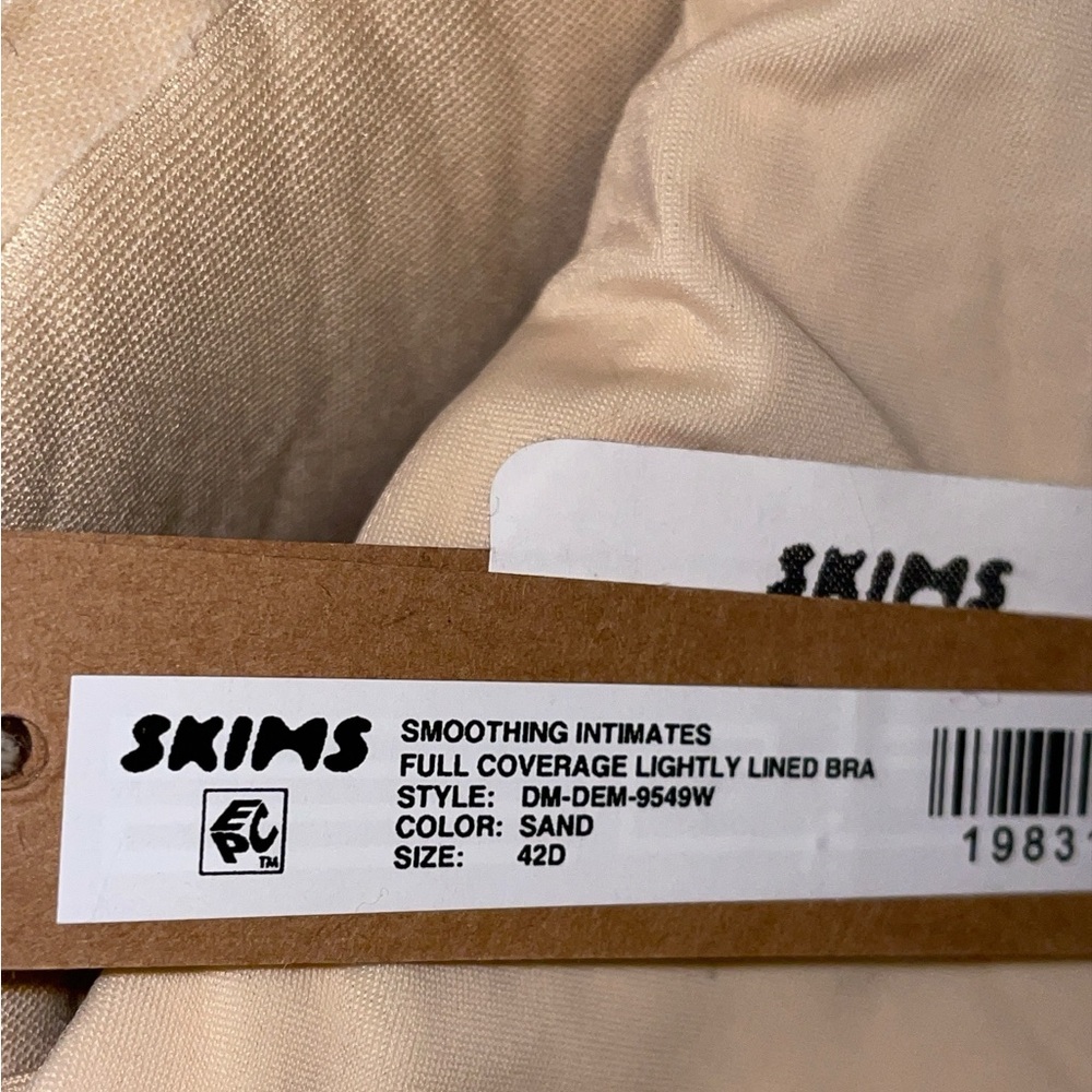 Skims Fits Everybody T-Shirt Bra - Picture 3 of 3
